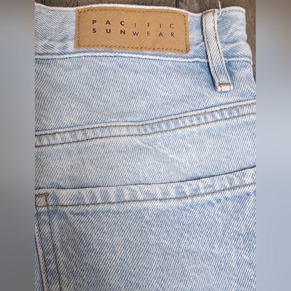 PacSun Women’s Dad Jeans Size 26 Light Wash Distressed High Rise 5 Button Fly - Picture 9 of 13